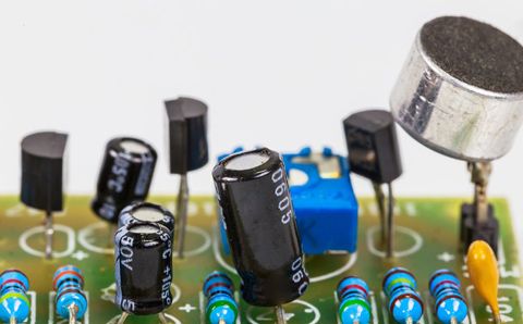 無(wú)功補(bǔ)償電容器漏油，可以繼續(xù)使用嗎？